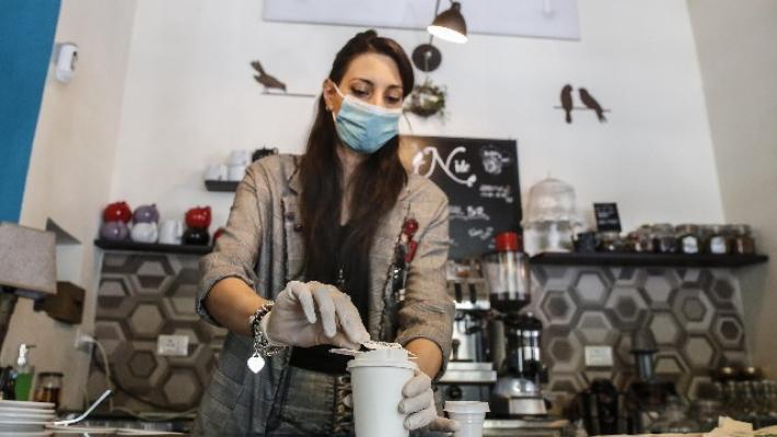 Mascherine e distanze, le (nuove) linee guida delle attività commerciali