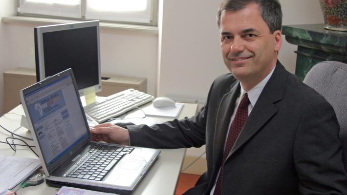 Lori: «Riempire i laboratori aiuta a svuotare gli ospedali»