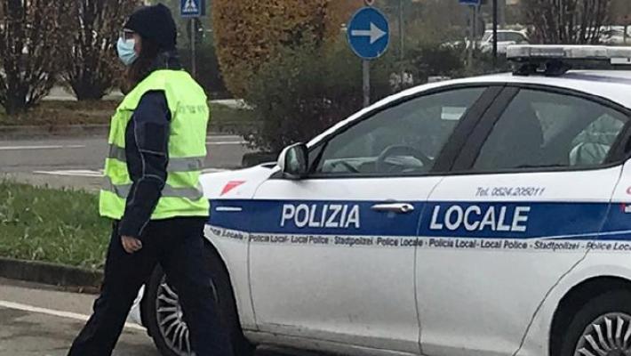 Il «record» del 45enne salsese: in auto senza patente, assicurazione e revisione