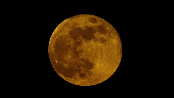La Superluna fotografata da un lettore