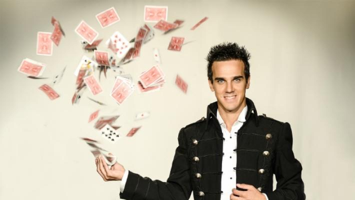 Luca Bono l'«Illusionista» a Salso: «Grazie ad Arturo Brachetti»