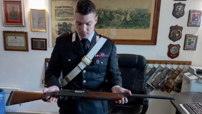 Polesine Zibello, dichiara di possedere un'arma che non trova più: denunciato