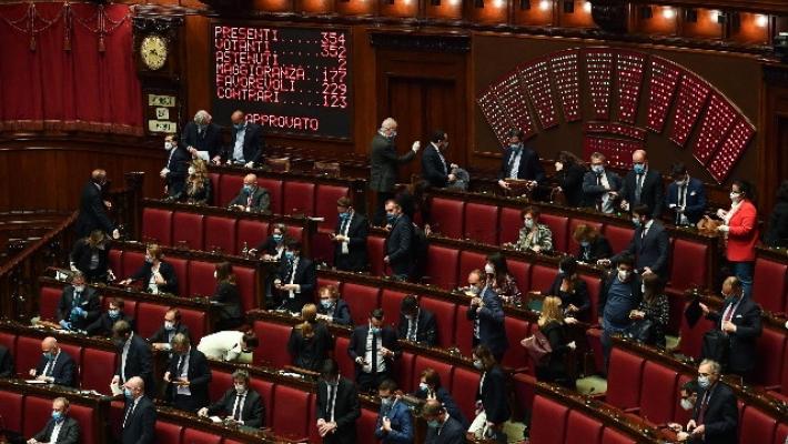Pagano definisce Silvia Romano "neo terrorista", bagarre alla Camera