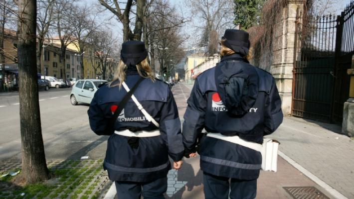 Sosta, nuovi poteri agli ausiliari. Multeranno e faranno rimuovere i mezzi negli stalli per i disabili