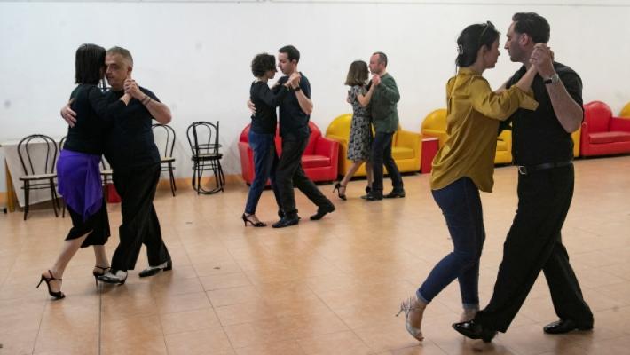 Castelletto, dalle bocce alle boccette. E al sabato &laquo;vai col liscio&raquo;