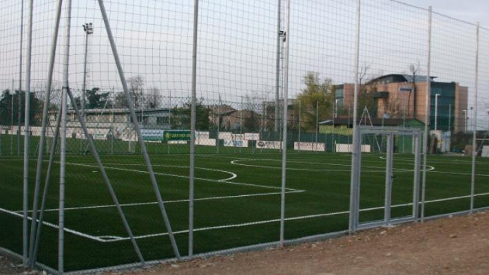 Il custode della polisportiva «Il Cervo» picchiato da un giovane del paese 
