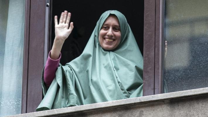 Silvia Romano: "Volevo abbracciare i miei  cari nonostante la veste"