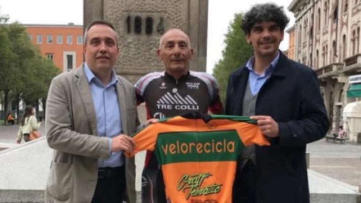 Fidenza, fa 2.800 km in bici per aiutare i poveri