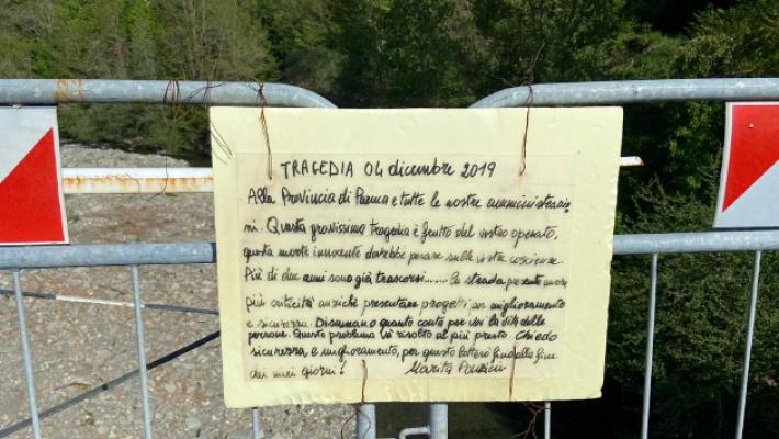 «Il Giro ci aiuti a far sistemare il ponte dove morì Simone»