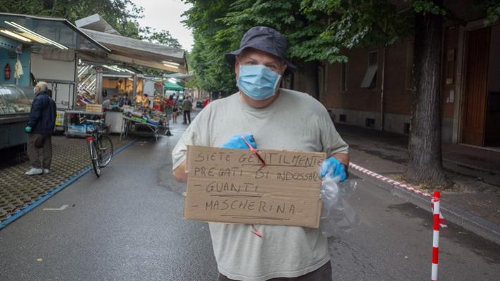 Fase 2: viaggio nei mercati rionali, scaglionati tra le bancarelle