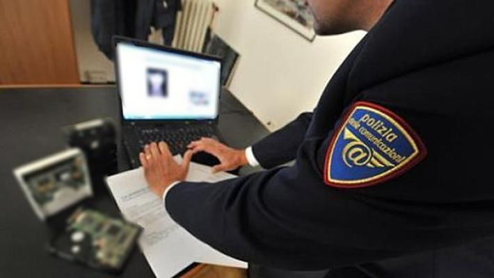 Mette foto intime della ex 17enne su siti escort, arrestato