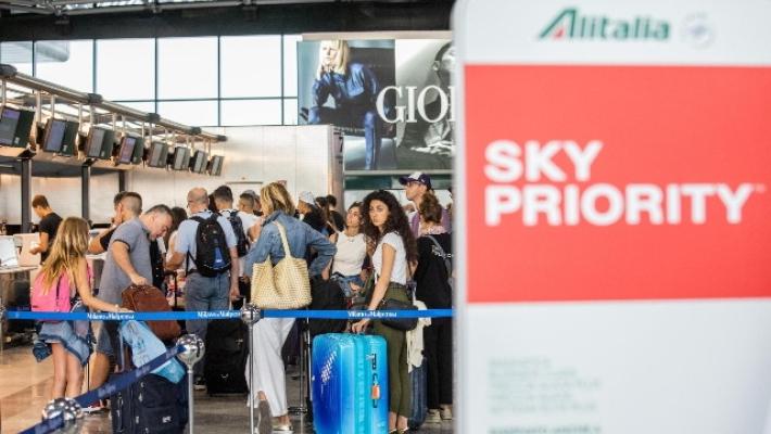 De Micheli: "Dal 3 giugno riaperti tutti gli aeroporti"