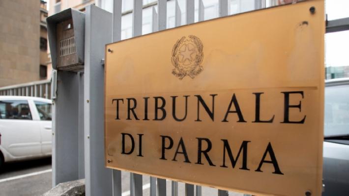 Due giovani sull'auto rubata: una condannata, l'altra no