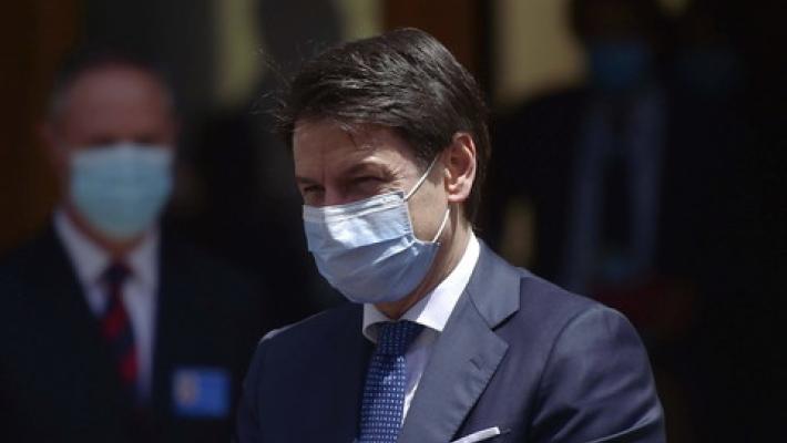 Manca un'alternativa: e a Conte conviene 