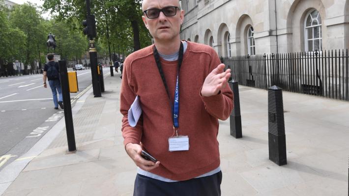 Il braccio destro di Boris Johnson è stato interrogato per aver violato la quarantena