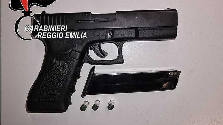 In auto con una pistola "alterata": denunciato dai carabinieri