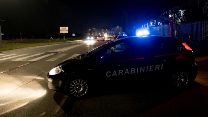 Incendiano un telone al Lido Valtermina: beccati in flagrante due minorenni