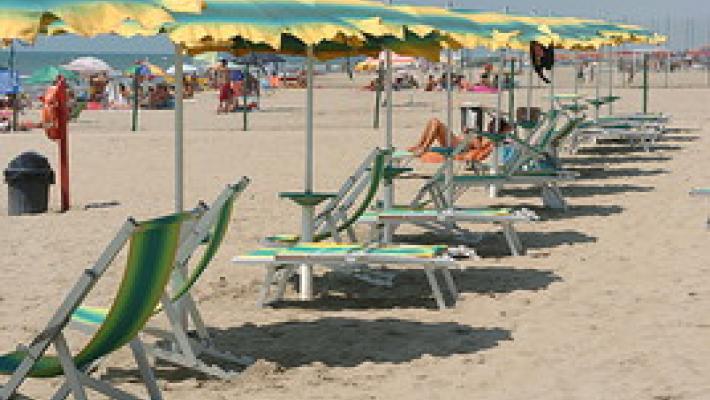  Rimini vara l'ordinanza per le spiagge: saranno aperte fino alle 22