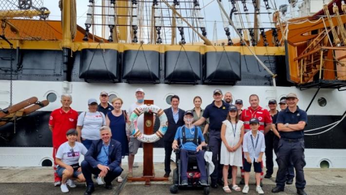 Ivan, in carrozzina sulla Vespucci: «Il mio sogno»