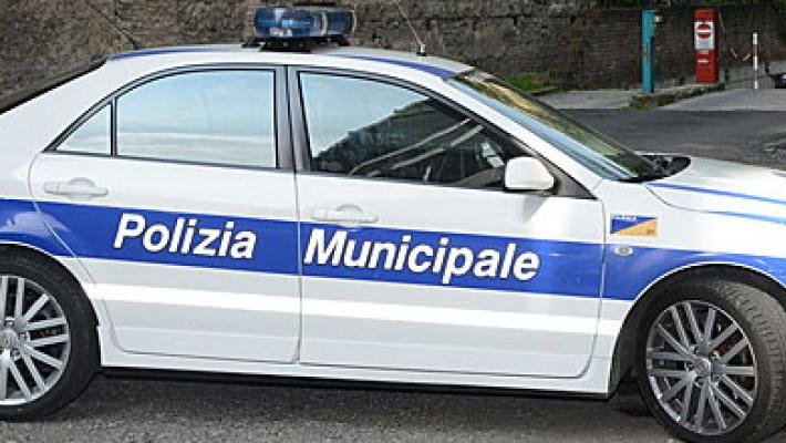 Ciclista travolto da un'auto in viale Mentana: è ferito piuttosto seriamente