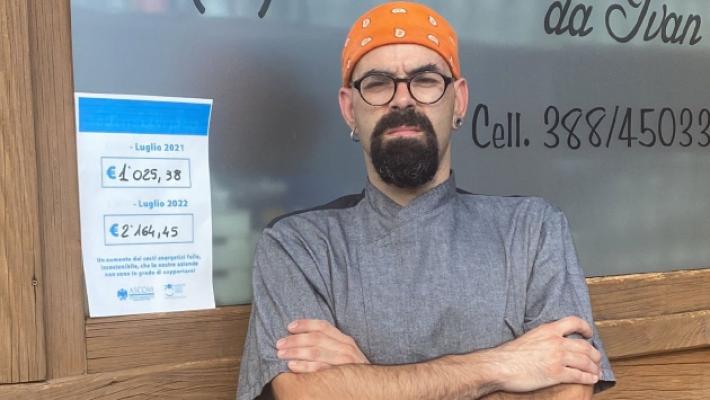 Le bollette finiscono in vetrina