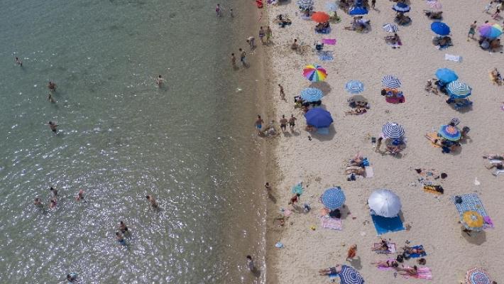 La Grecia riapre agli italiani. Ma fino a luglio quarantena per chi arriva da 4 regioni, tra cui l'Emilia