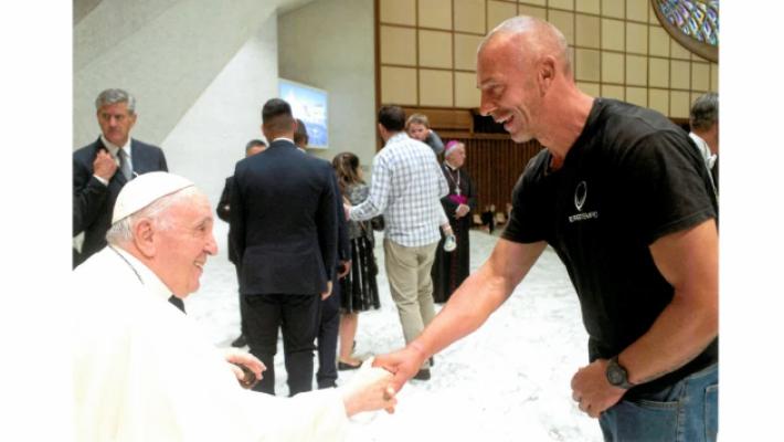 Il rugbista Paolo Bettati da Canterbury a Roma dal Papa: avventura a piedi