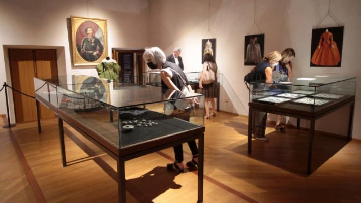 «Dettagli preziosi», mostra a Villa Soragna
