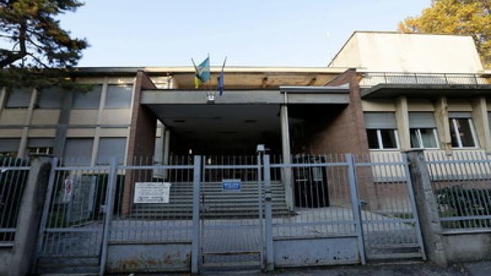 'Cari bambini e bambine, non alzate muri, usate l'originalità, amate, scrivete': la lettera-congedo di una maestra