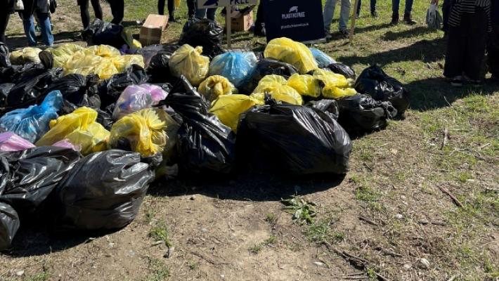 Plastic Free, la onlus che ripulisce il torrente e che insegna a produrre meno rifiuti