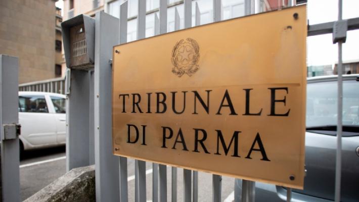 Aggredì un 27enne e i poliziotti, 19enne afgano condannato