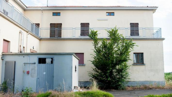 Rifugiati nella ex scuola