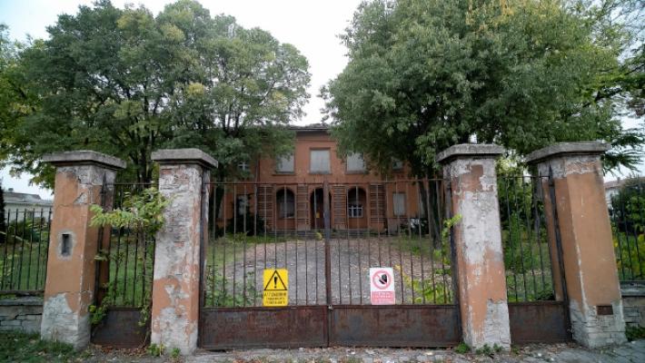 Asp (ri)mette all'asta l'ex scuola di San Pancrazio, terreni e poderi