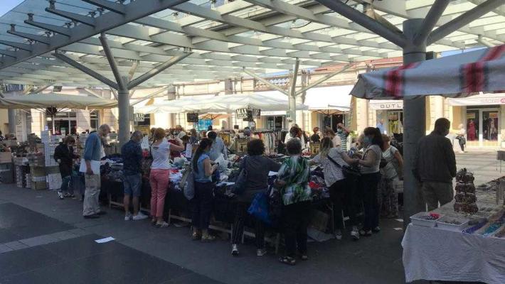 Quattro ambulanti sanzionati al mercato della Ghiaia