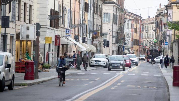 Ciclista inseguita da un automobilista impazzito: «Così sono riuscita a sfuggirgli»