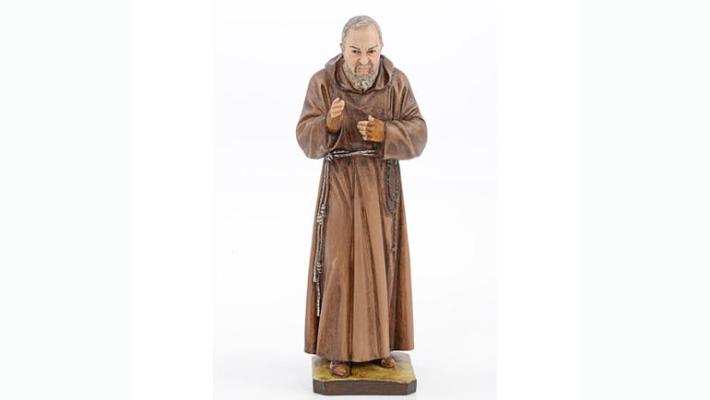 Picchia la moglie con una statuetta di  Padre Pio, arrestato 80enne