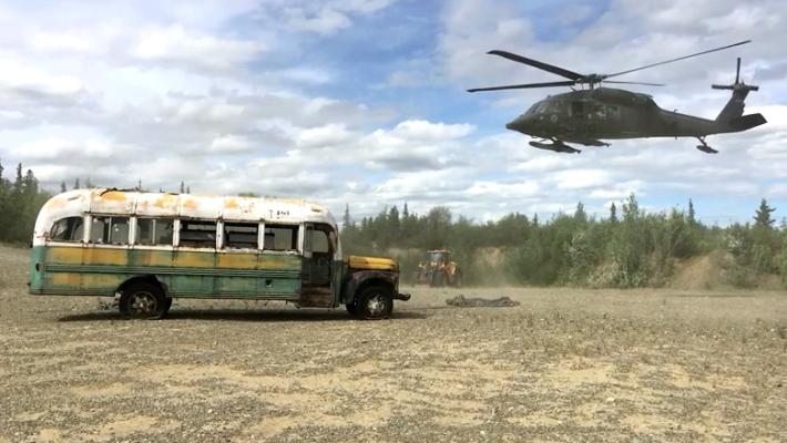Via il bus di 'Into the Wild' in Alaska, "Era un pericolo"