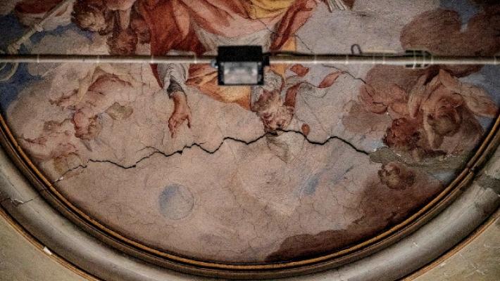 L'appello di padre Bertoli, parroco della chiesa: «La città ci aiuti a restaurare l'antica sagrestia»