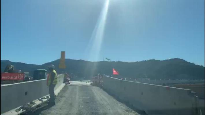 La prima auto sul nuovo ponte di Genova - Video 