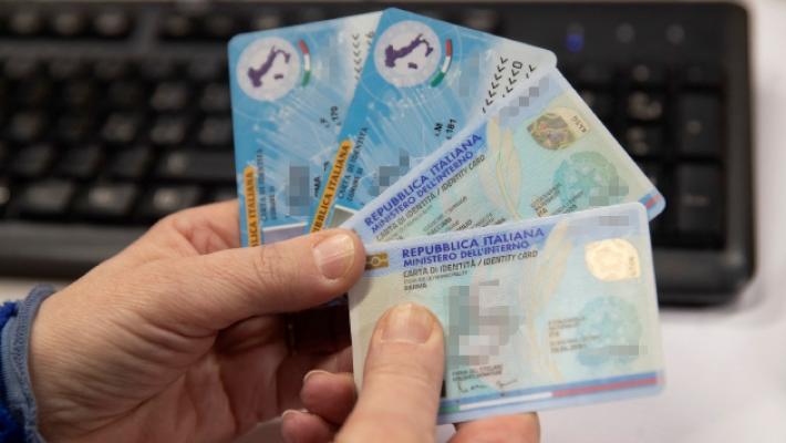 Carta d'identità elettronica, ora l'attesa è di 4 mesi. Il vicesindaco Lavagetto: «Entro 15 giorni nuovo personale in servizio»