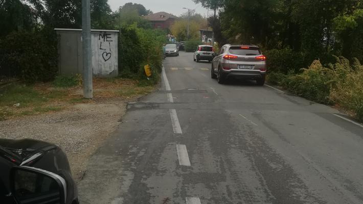 "Strada Tronchi Vigheffio pericolosa: urge un marciapiede"