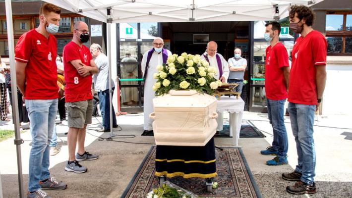 Davanti al "suo" Palaraschi l'ultimo saluto a Michele Bozzi