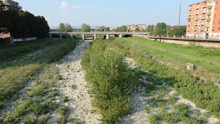 Interventi di manutenzione ordinaria lungo il torrente Parma in città