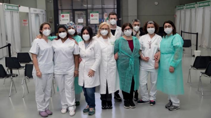 «Noi, medici e infermieri in prima linea tra No vax e domande bizzarre»