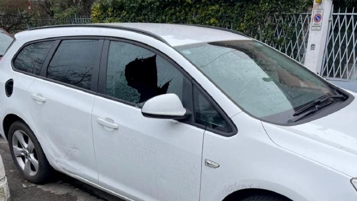 Auto danneggiate, in via Racagni torna l'incubo
