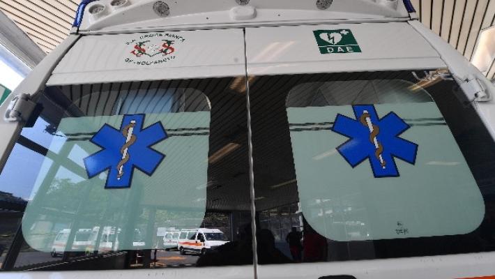 Auto fuori strada a La Rampa: grave il conducente. Ipotesi malore