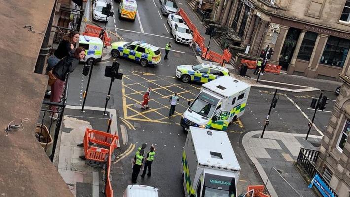 Glasgow, morte 3 persone accoltellate in un hotel. Ferito agente, ucciso l'assalitore
