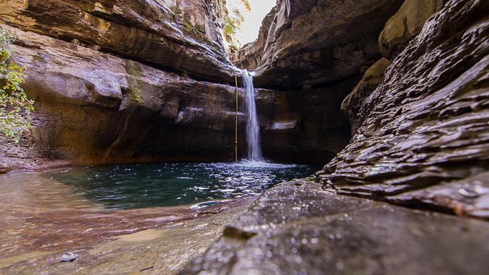 Scivola sulle rocce vicino a una cascata, muore giovane tedesca