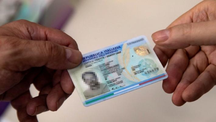 Carta d'identità elettronica: il Comune taglia la coda, ora è di 50 giorni