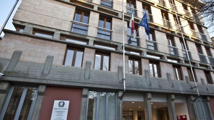 Tentò di scippare una ragazza: condannato, va ai domiciliari